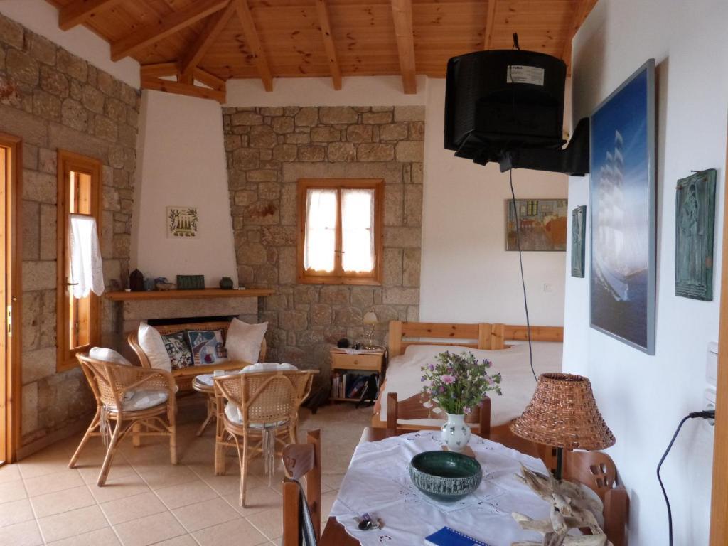 Trisilio Apartman Kardamíli Szoba fotó
